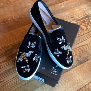 NEW w/ box INC International Concepts Black Velvet Slip-on with Rhinestone Bees